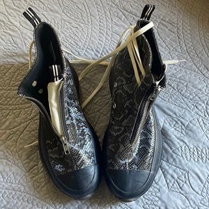 Black snake skin high top run star converse, platform sneaker